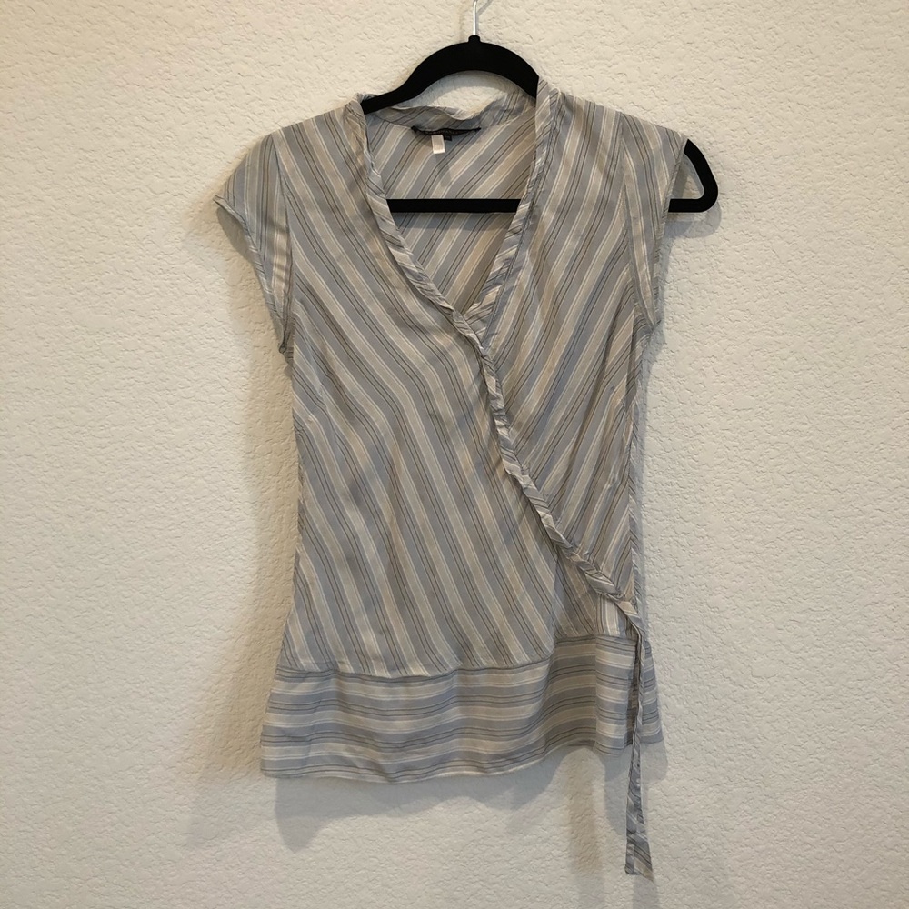 BCBG cute sleeveless top